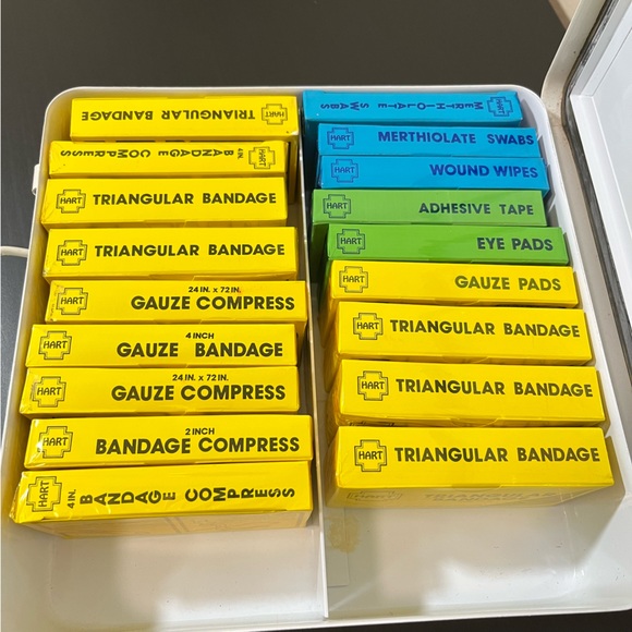 Vintage Hart Wall Mounted First Aid Kit with Original Partial Supplies - Picture 4 of 14